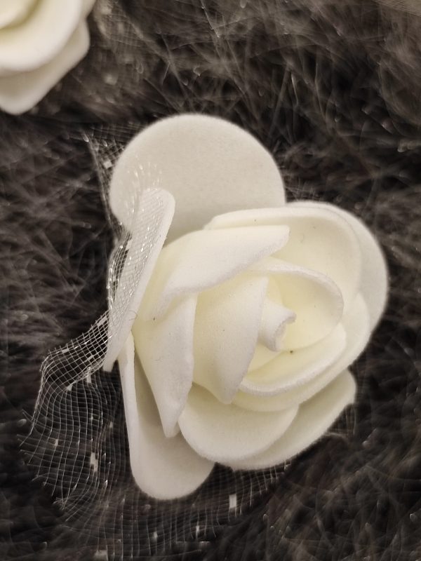 خرید و قیمت گل تزیینی فومی مدل توردار سفید از آف ایران